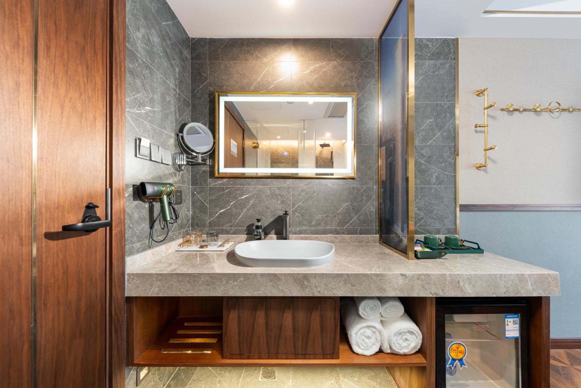 Nost Algia S Hotel Near Beijing Cbd - Cctv, China Zun, Skp And Sanlitun, Tian'Anmen Square, Forbidden City, Free Daily Necessities, Free Night Snack, Free Laundry, English Communication Well, Free Travel Advice , Free Gymnastic, Exteriör bild