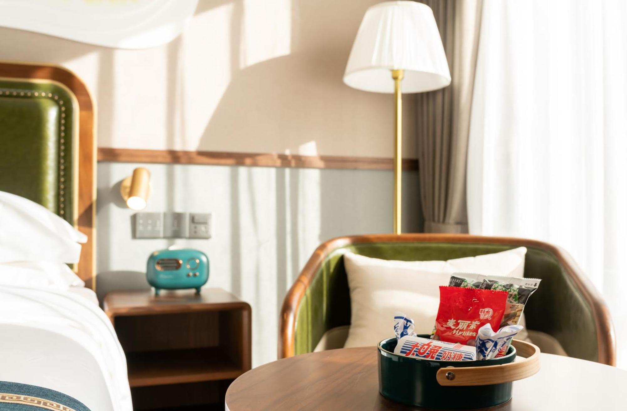 Nost Algia S Hotel Near Beijing Cbd - Cctv, China Zun, Skp And Sanlitun, Tian'Anmen Square, Forbidden City, Free Daily Necessities, Free Night Snack, Free Laundry, English Communication Well, Free Travel Advice , Free Gymnastic, Exteriör bild